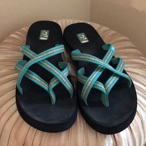 teva flip flops size 8